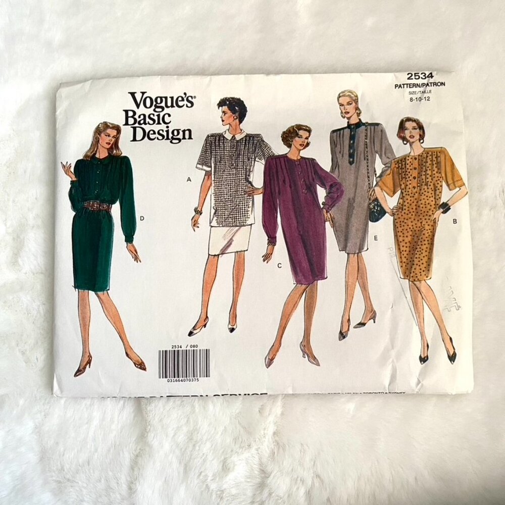 2 Vogue's Basic Design Sewing Patterns - Picture 2 of 5